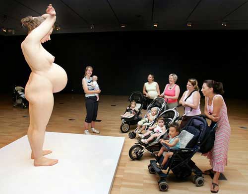 Escultura de Ron Mueck, Pregnant Woman