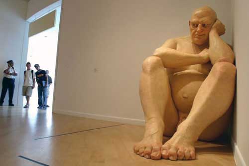 Escultura de Ron Mueck, Big Man 